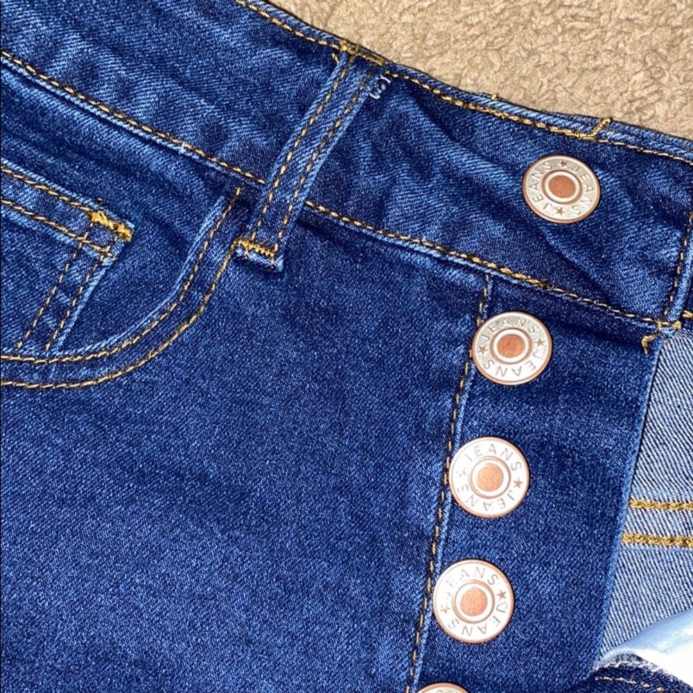 Shorts - Picture 3 of 3